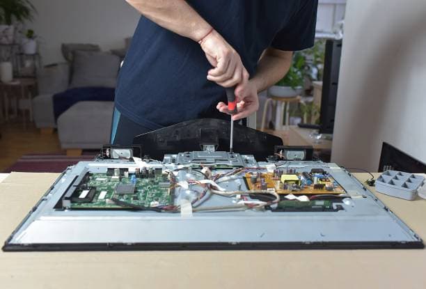 TV Repair service in Kochi - professional repair technician